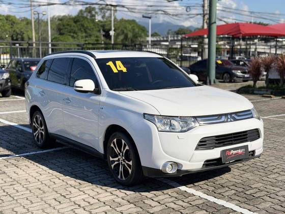 MITSUBISHI OUTLANDER 3.0 GT 4X4 V6 24V GASOLINA 4P AUTOMÁTICO